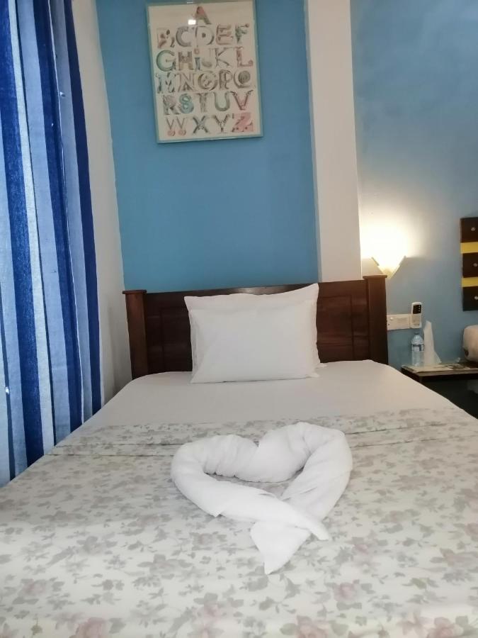 Le Petit Hotel & Restaurant Negombo Eksteriør billede