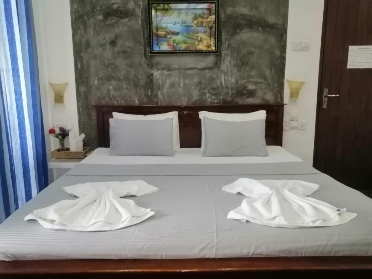 Le Petit Hotel & Restaurant Negombo Eksteriør billede