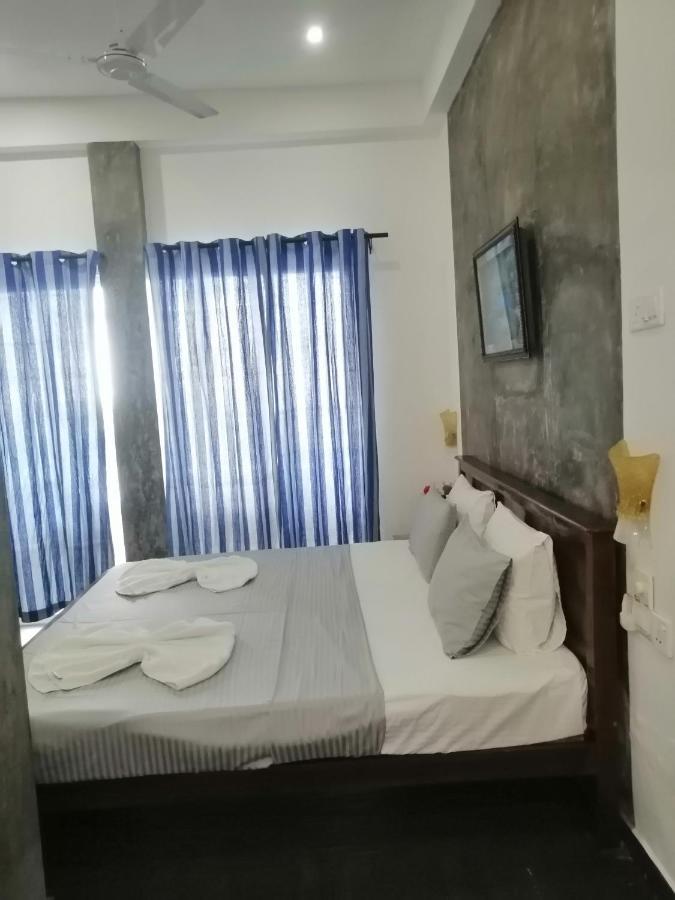 Le Petit Hotel & Restaurant Negombo Eksteriør billede