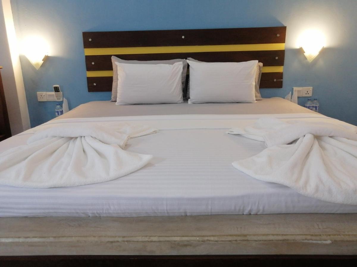 Le Petit Hotel & Restaurant Negombo Eksteriør billede