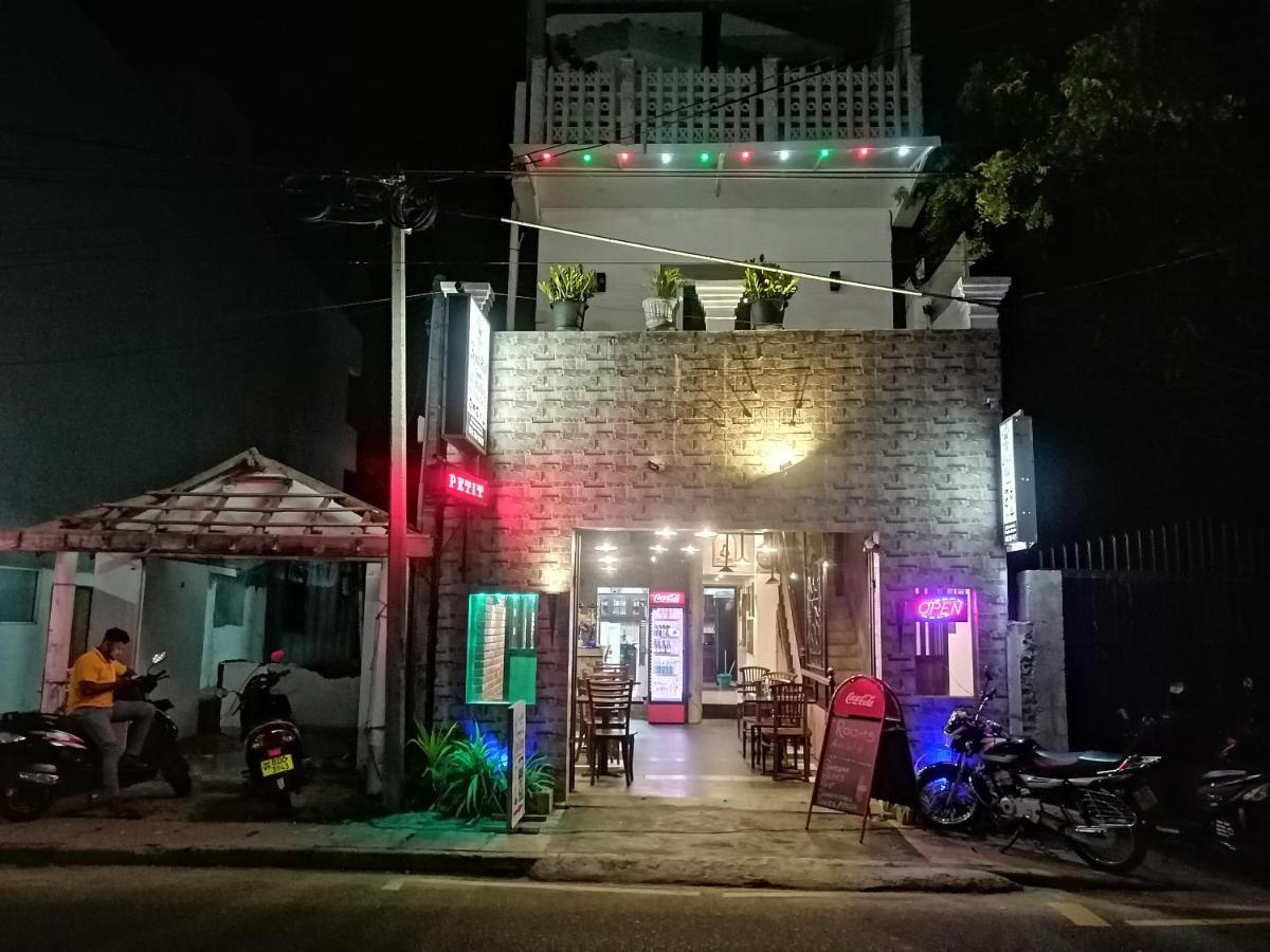 Le Petit Hotel & Restaurant Negombo Eksteriør billede