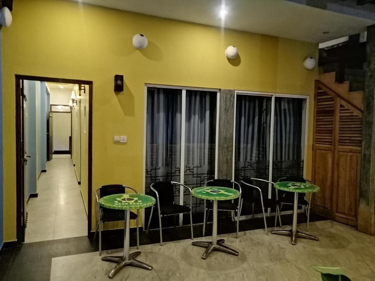 Le Petit Hotel & Restaurant Negombo Eksteriør billede